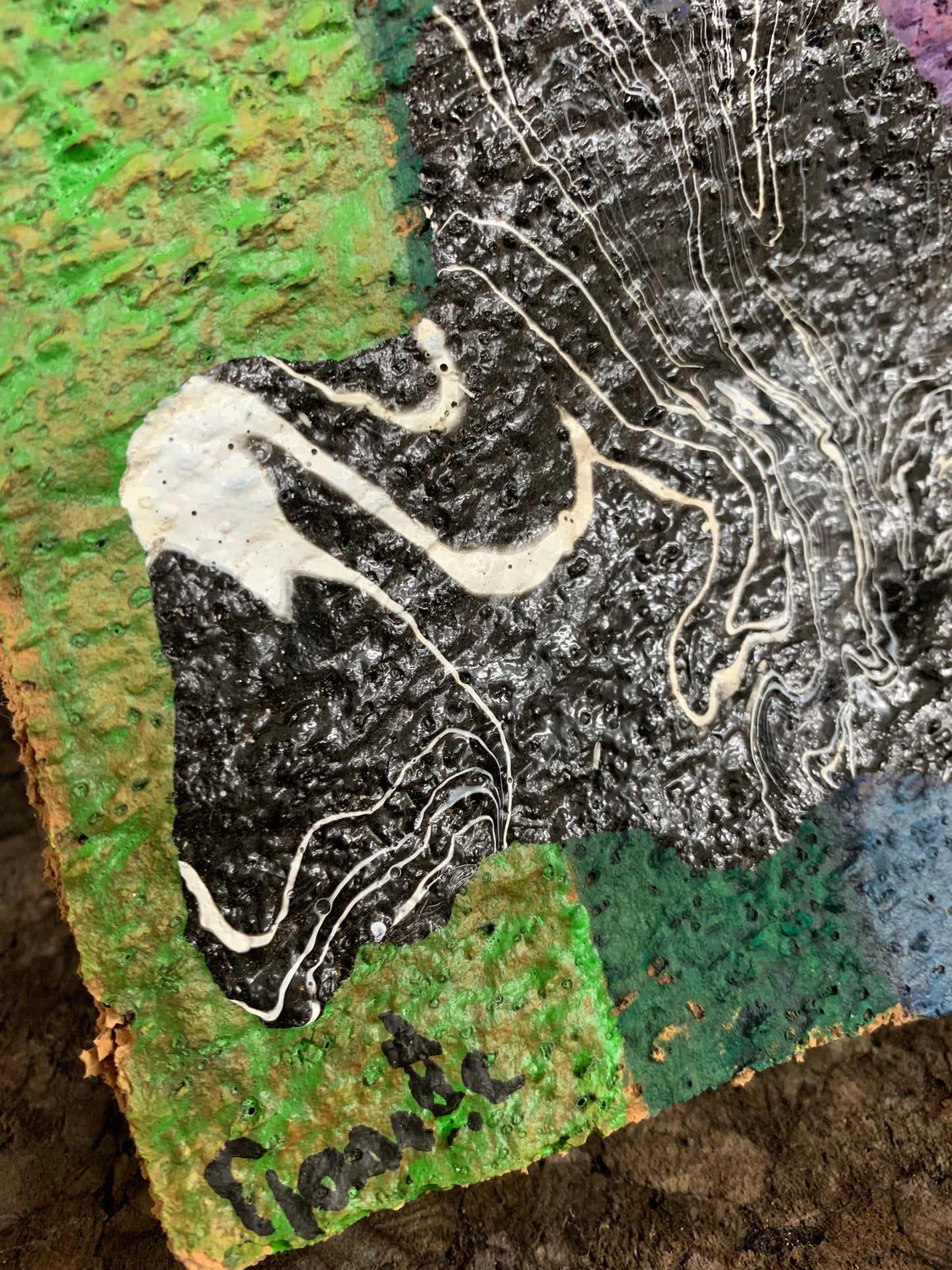 Peinture sur liège abstrait multicolor zoomé nom d'artiste