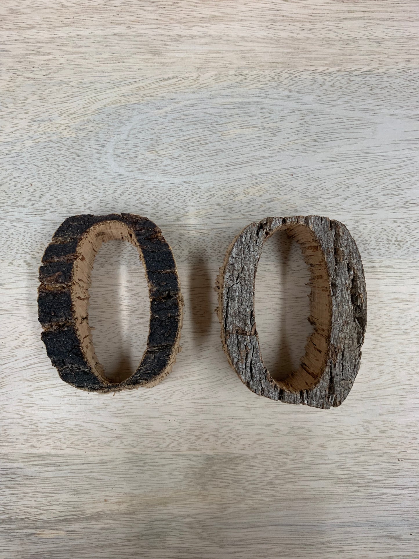 Lettres 0 en liège naturel et foncé 9 cm