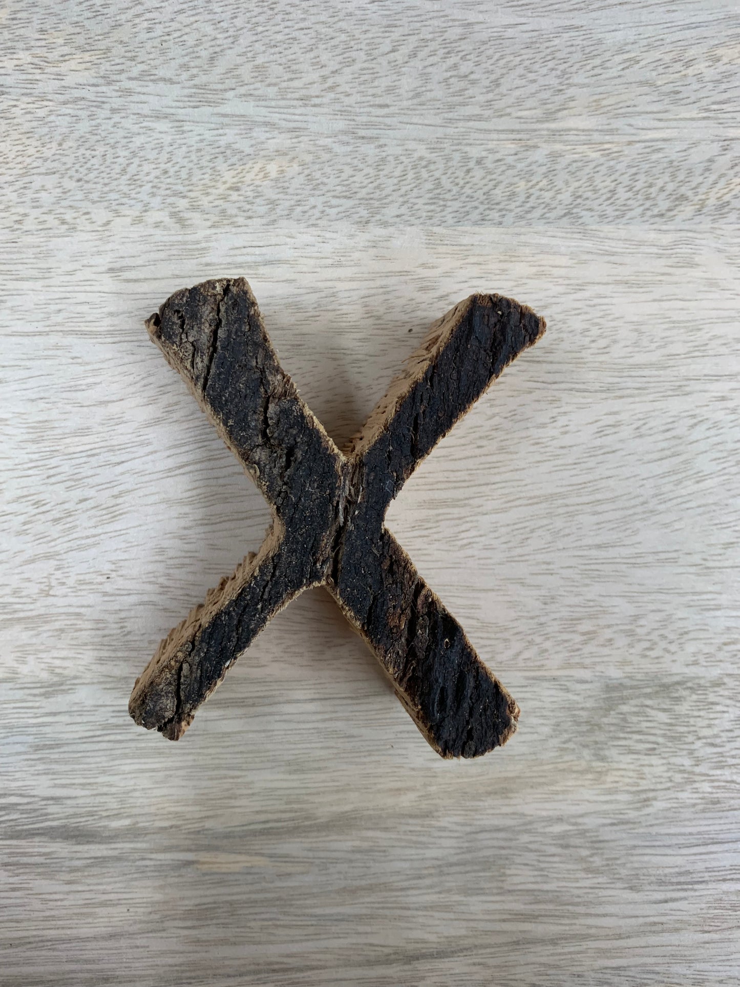 Lettre X en liège naturel foncé 9 cm