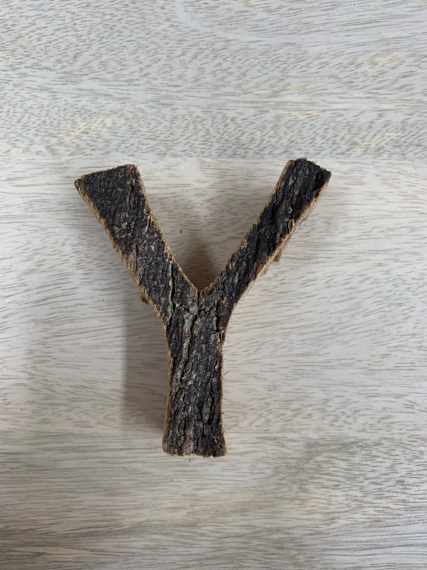 Lettre Y en liège naturel foncé 9 cm