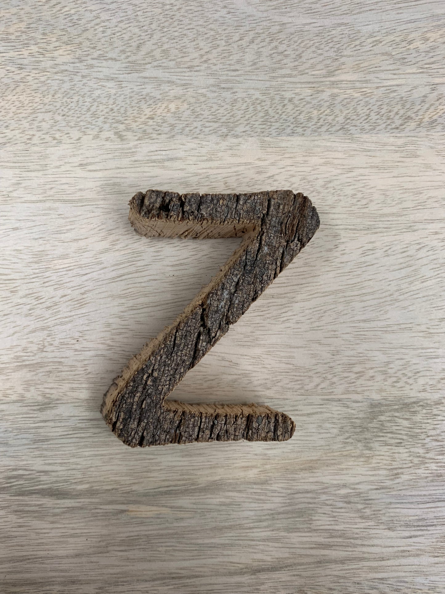 Lettre A en liège naturel foncé 9 cm