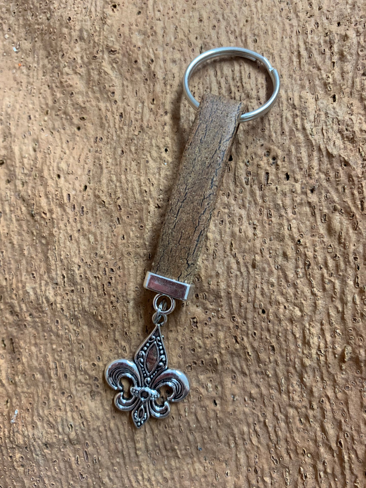 Porte-clés en liège Fleur de Lys Marron