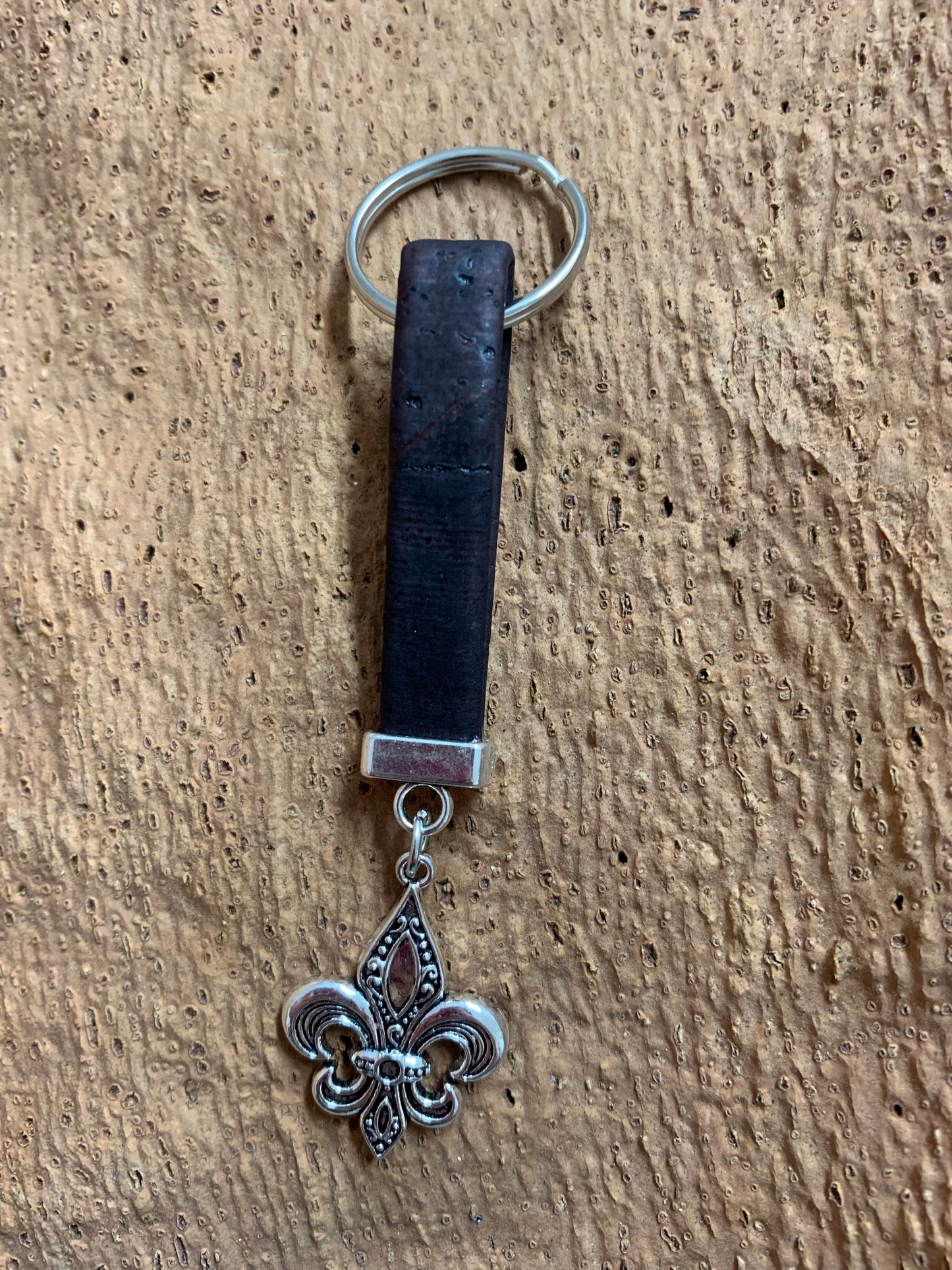 Porte-clés en liège Fleur de Lys Marron Foncé