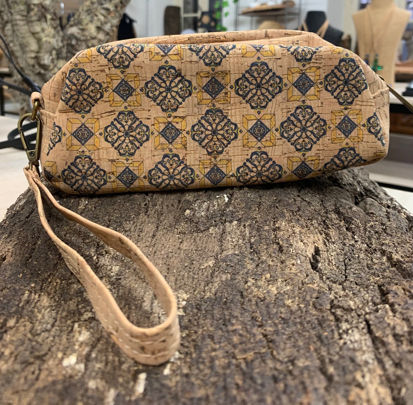 Trousse en liège Mandala jaune et bleu avec languette