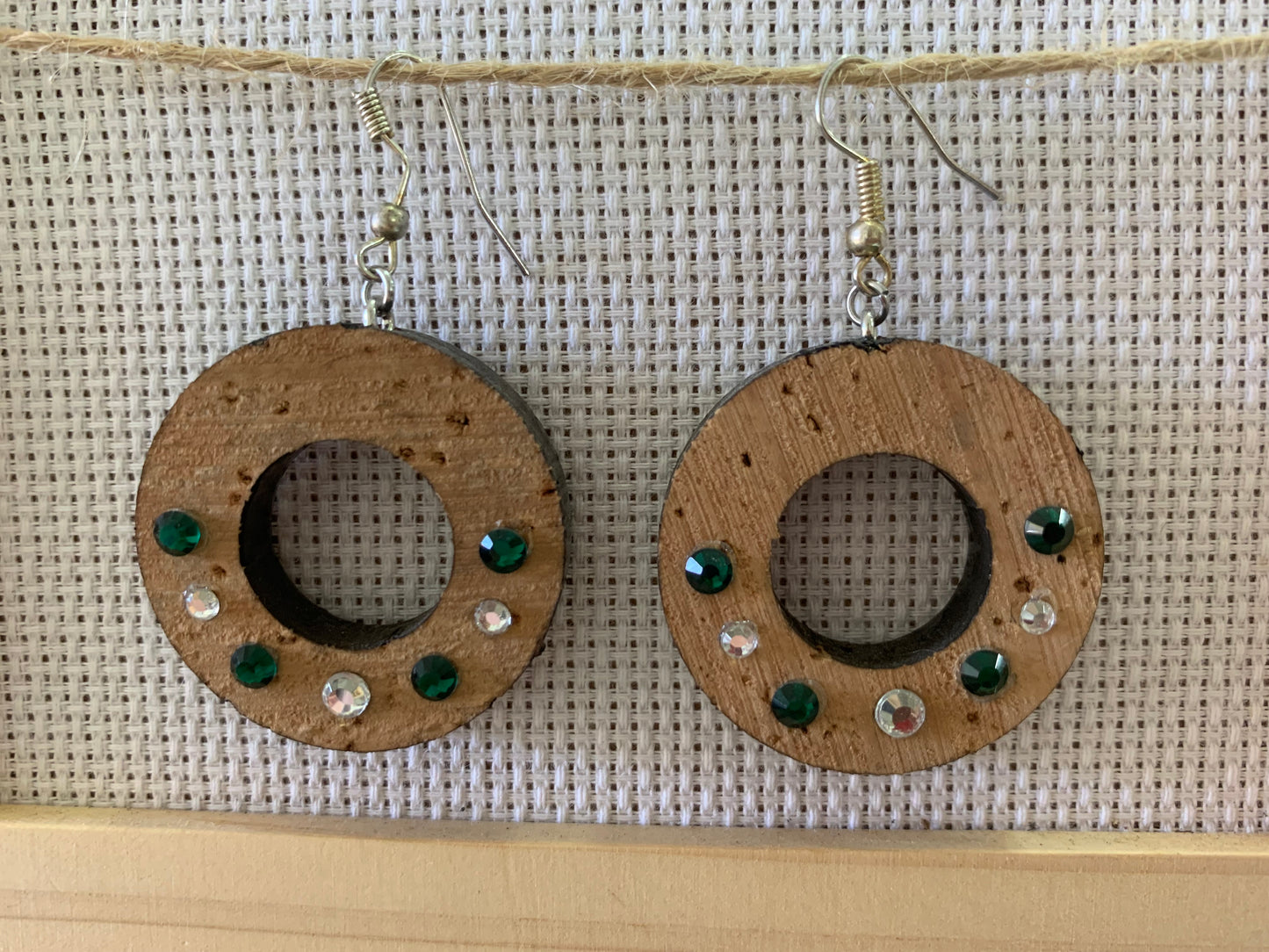 Boucles d'oreilles en liège donut strass vert foncé et argent