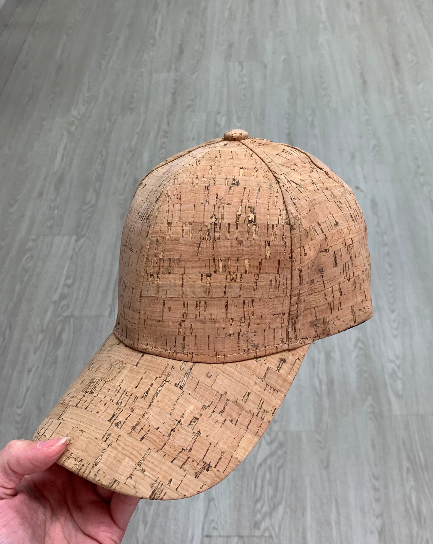 Casquette en liège naturel vu de côté