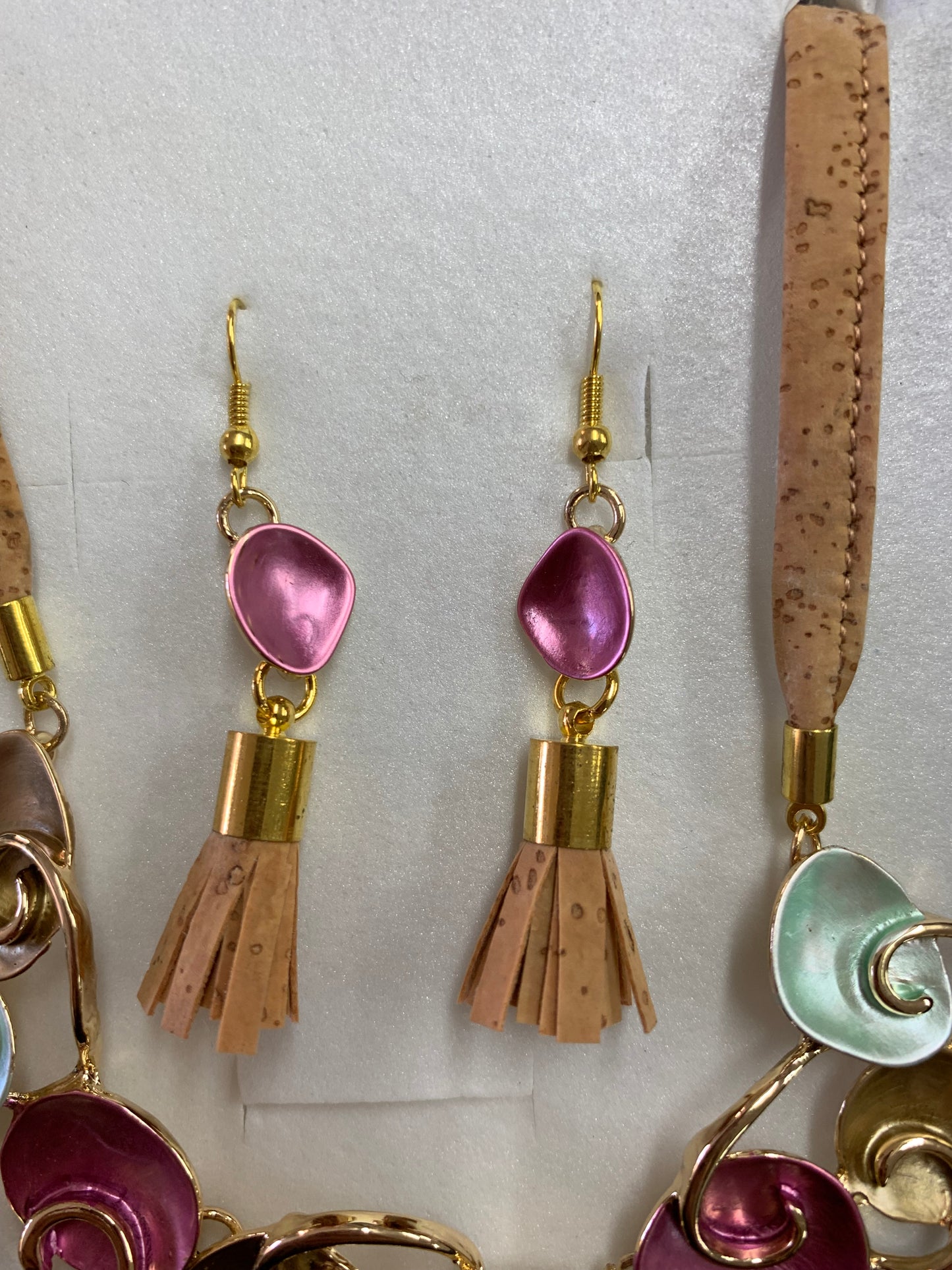 Lot collier et boucles d'oreilles en liège