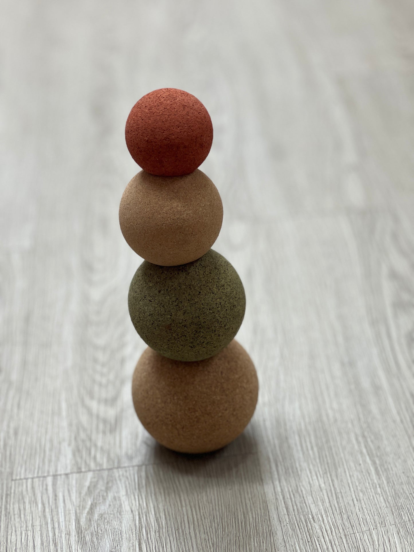 La boule en liège pour enfants à empiler est un jouet amusant qui encourage l'équilibre et la coordination. Fabriquée à partir de liège naturel et léger, chaque boule est conçue pour s'empiler facilement.