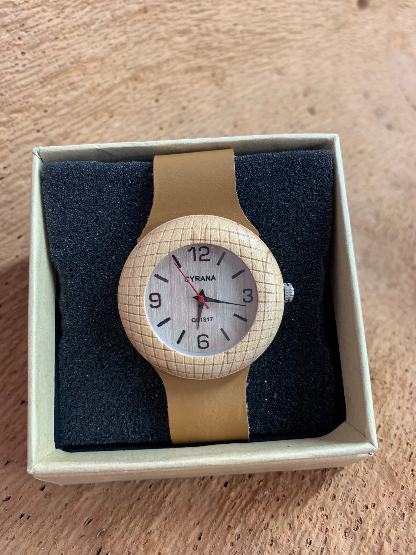 Montre Box en liège Cyrana bracelet marron clair cadran bois clair dans sa boite