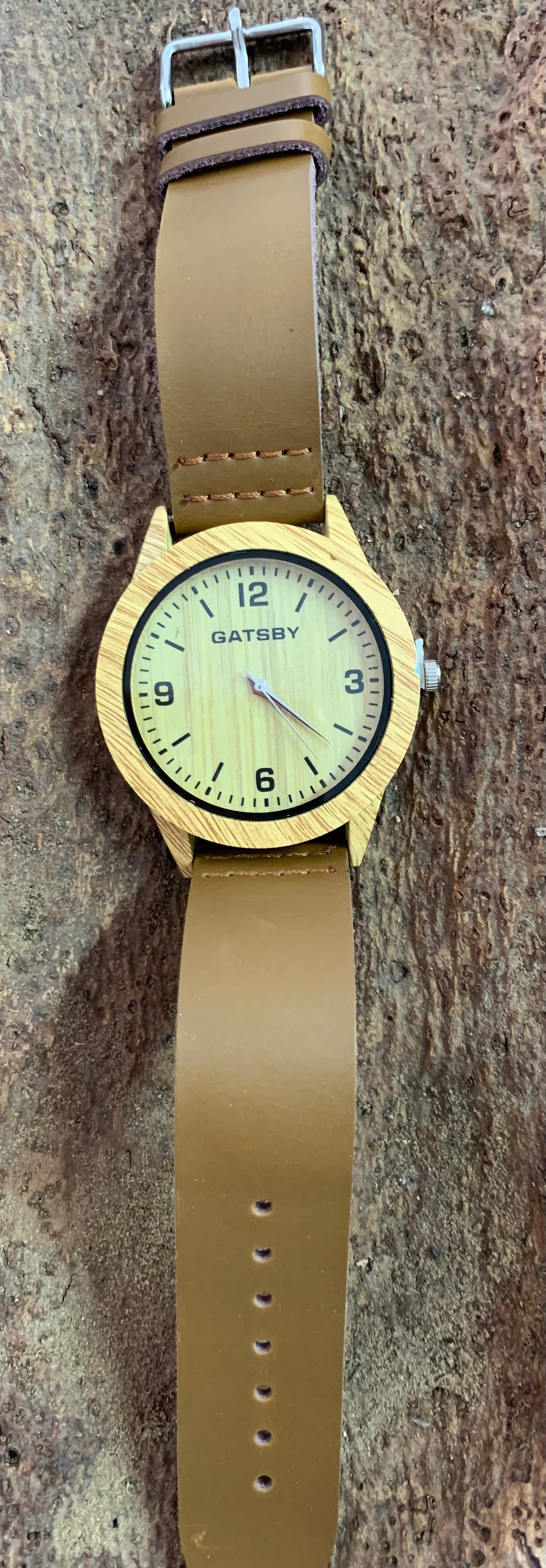 Montre grande gatsby liège cadran naturel intérieur jaune chiffre