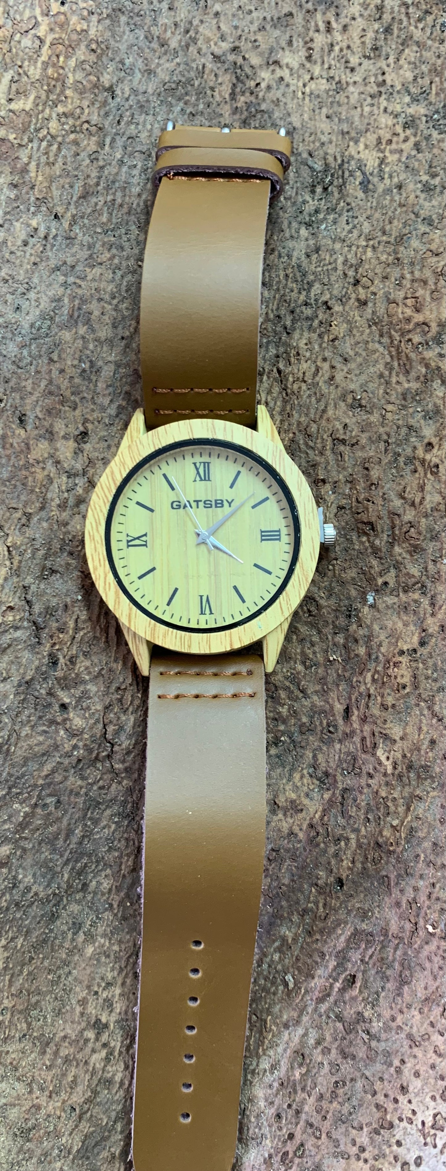 Montre grande gatsby liège cadran naturel intérieur jaune chiffre romain