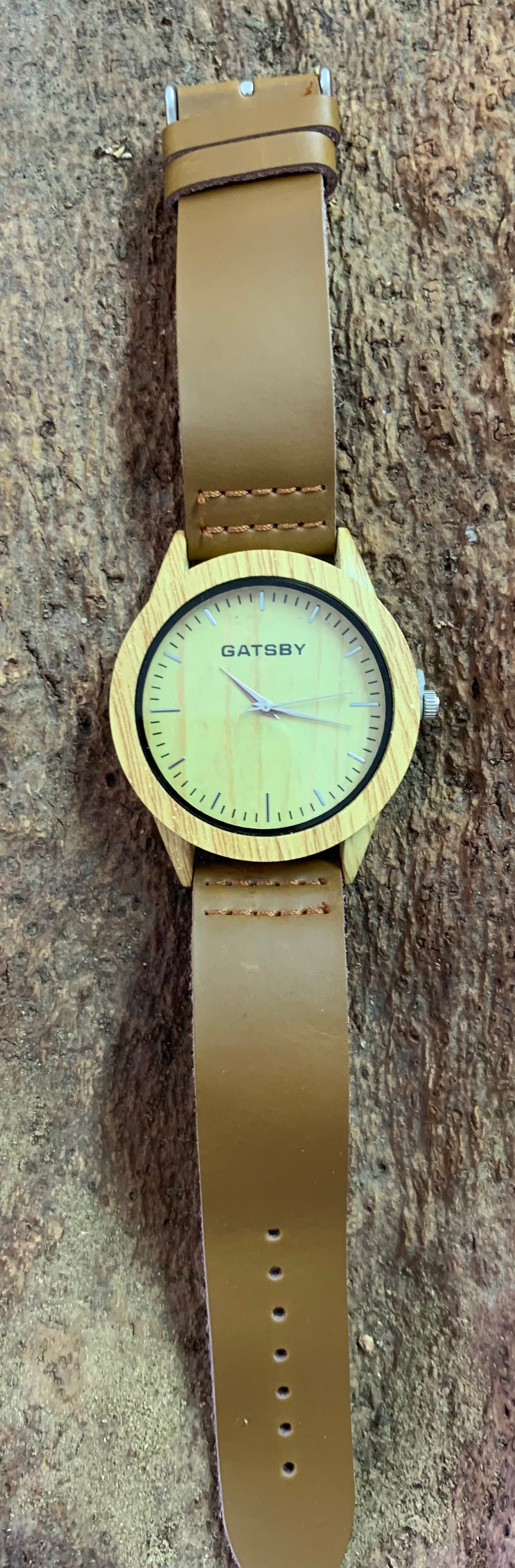 Montre grande gatsby liège cadran naturel intérieur jaune traits argent