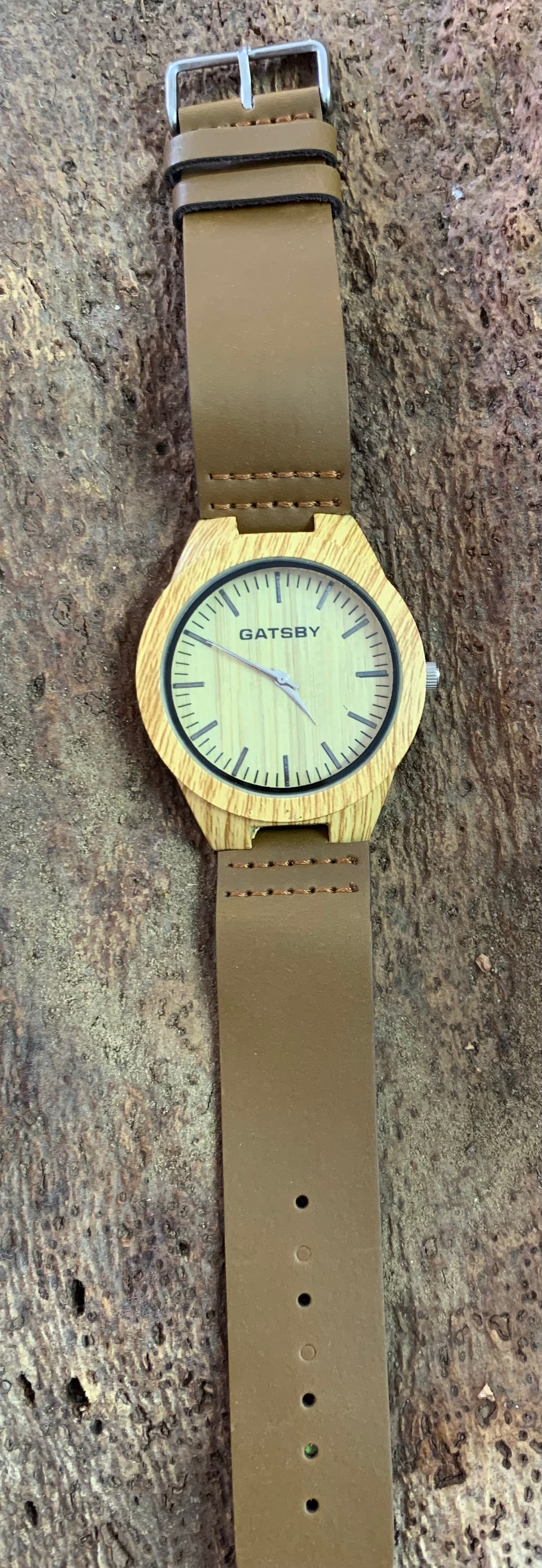 Montre grande gatsby liège cadran naturel intérieur jaune traits noirs