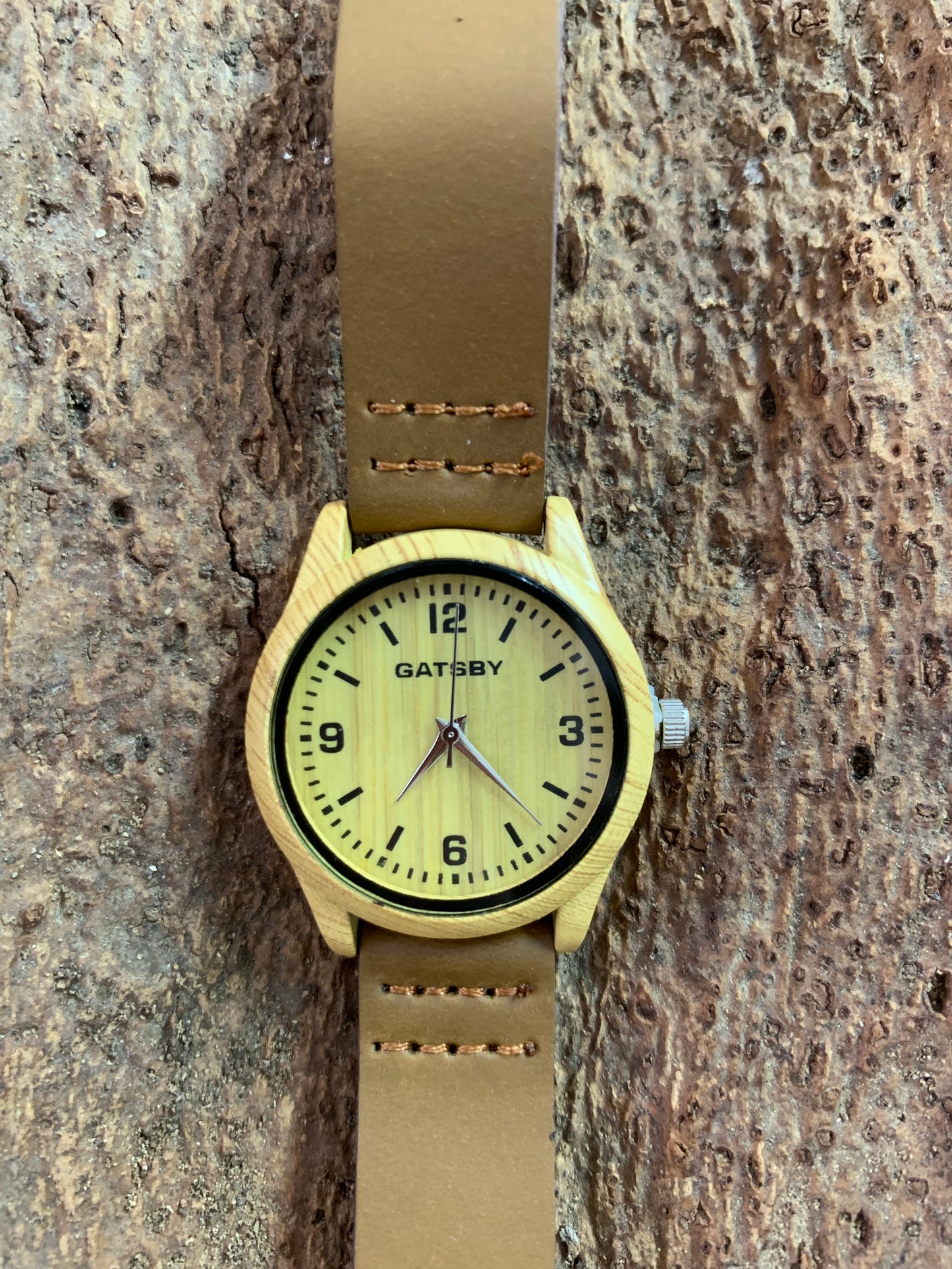 Montre liège petite gatsby chiffre bracelet clair cadran naturel intérieur jaune zoomé