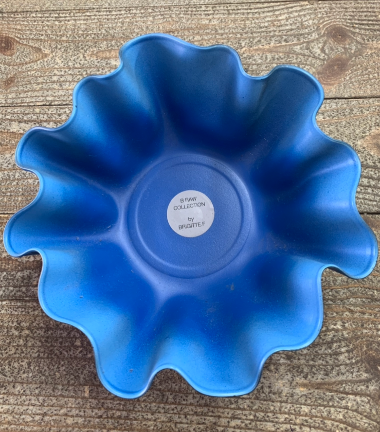 Vinyle RAW tout bleu bord en vague avec profondeur moyenne