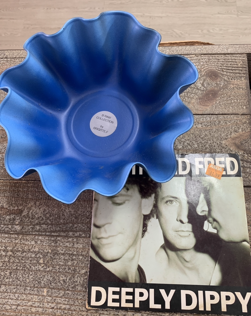 Vinyle RAW tout bleu bord en vague avec profondeur moyenne avec son disque